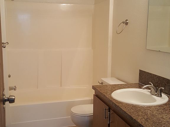 5th image of 402 6th St APT 301