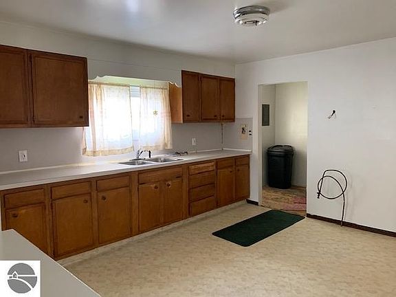 5th image of 508 Evans St
