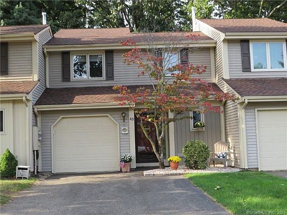 2nd image of 45 Copper Beech Dr Unit 45