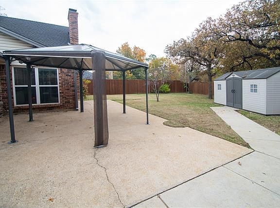 4th image of 2108 Dartmouth Dr