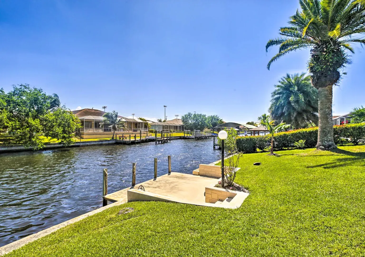 Gulf Access! With a heated pool home. — Photo 1