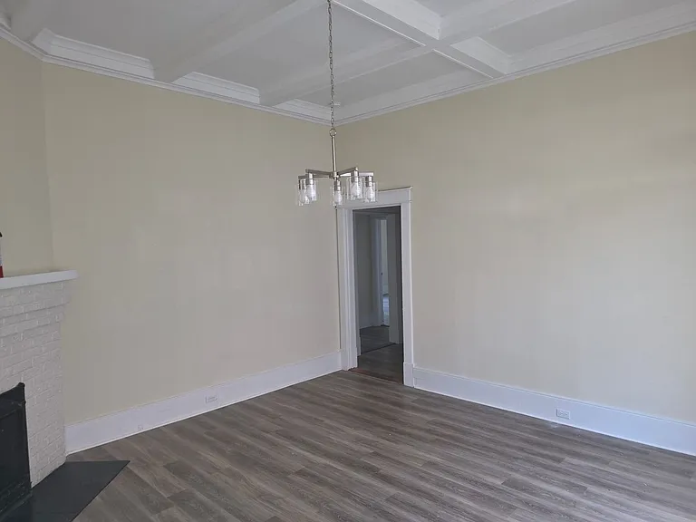 260 Green St — Photo 3