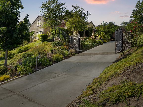 4th image of 1647 Sycamore Canyon Dr