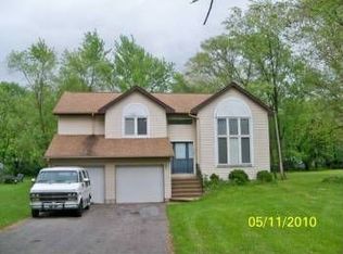 6197 Hayes St, Merrillville, IN 46410