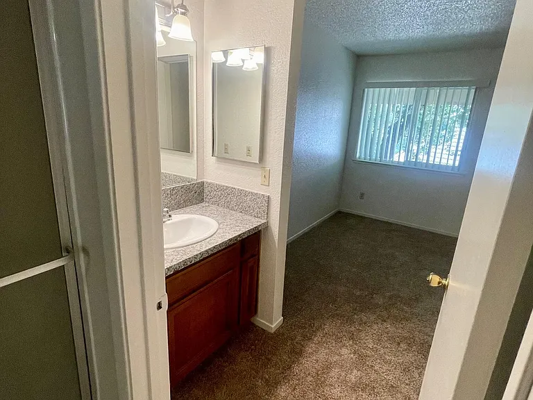 Sunridge Townhomes — Photo 24
