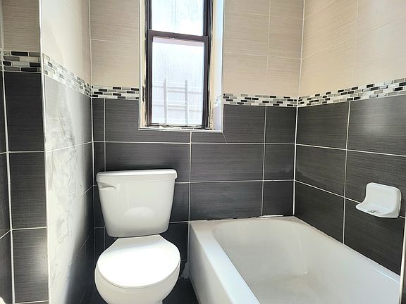 4th image of 2702 Bronx Park E #B2