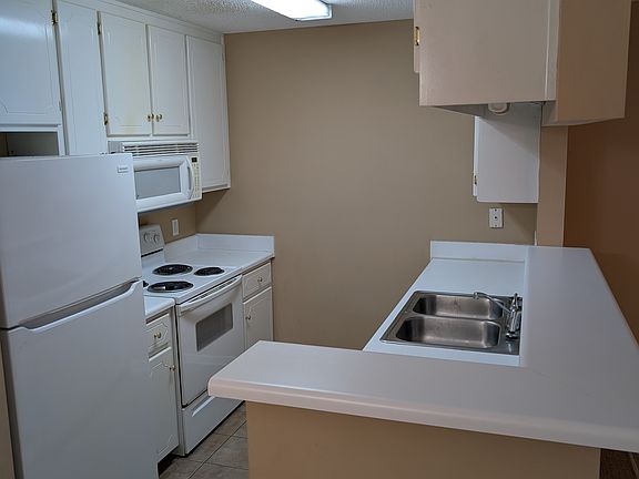 2nd image of 125 Woodberry Dr