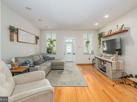 3rd image of 2846 S Smedley St