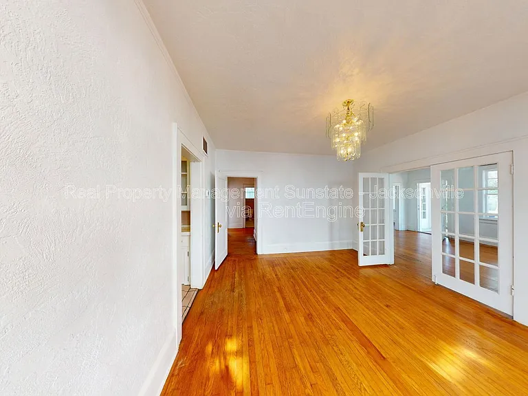 231 W 10th St — Photo 12