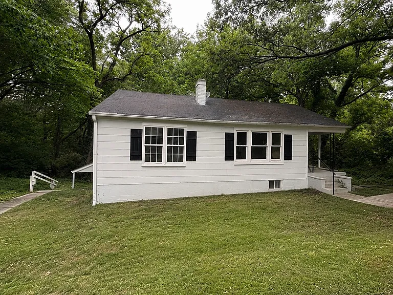 2375 N Circle Dr NW — Photo 1