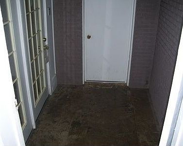 2nd image of 701 W Pecan St