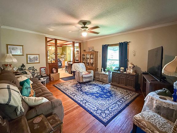 3rd image of 405 E Saginaw St