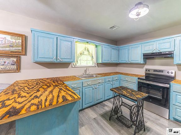 3rd image of 461 Terry Ln