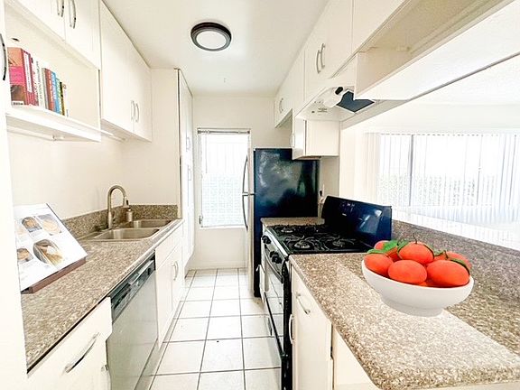 2nd image of 3520 Clarington Ave APT 2