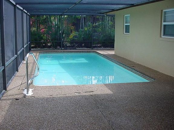 2nd image of 4847 Gloucester Ct