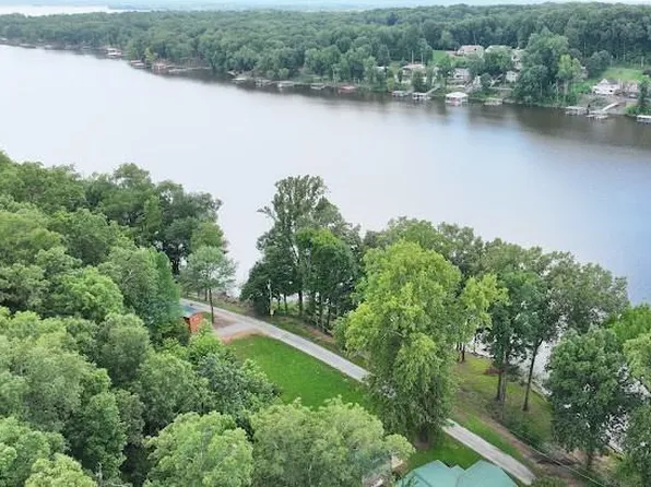 172 Camelot Dr, Camden, TN 38320