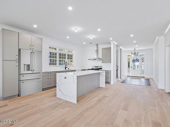 3rd image of 169 Chelsea Ave