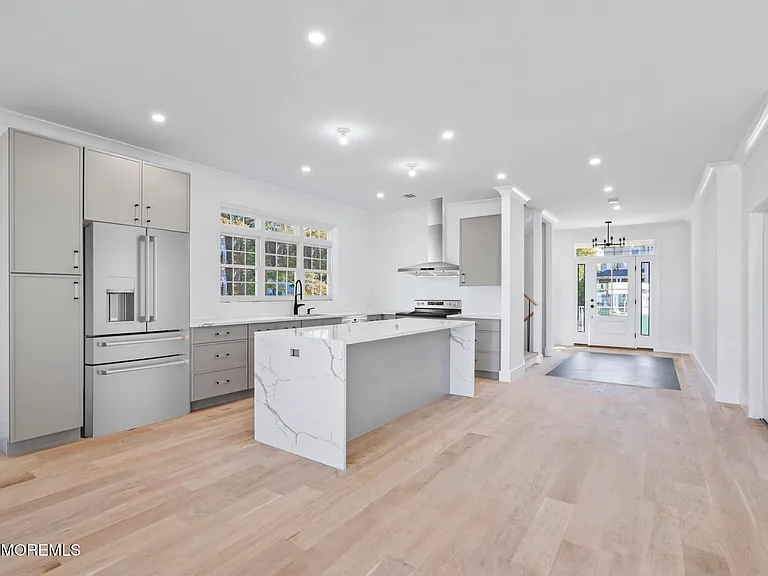 169 Chelsea Ave — Photo 3