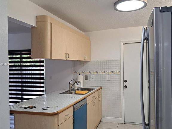 4th image of 8541 NW 7th St #32