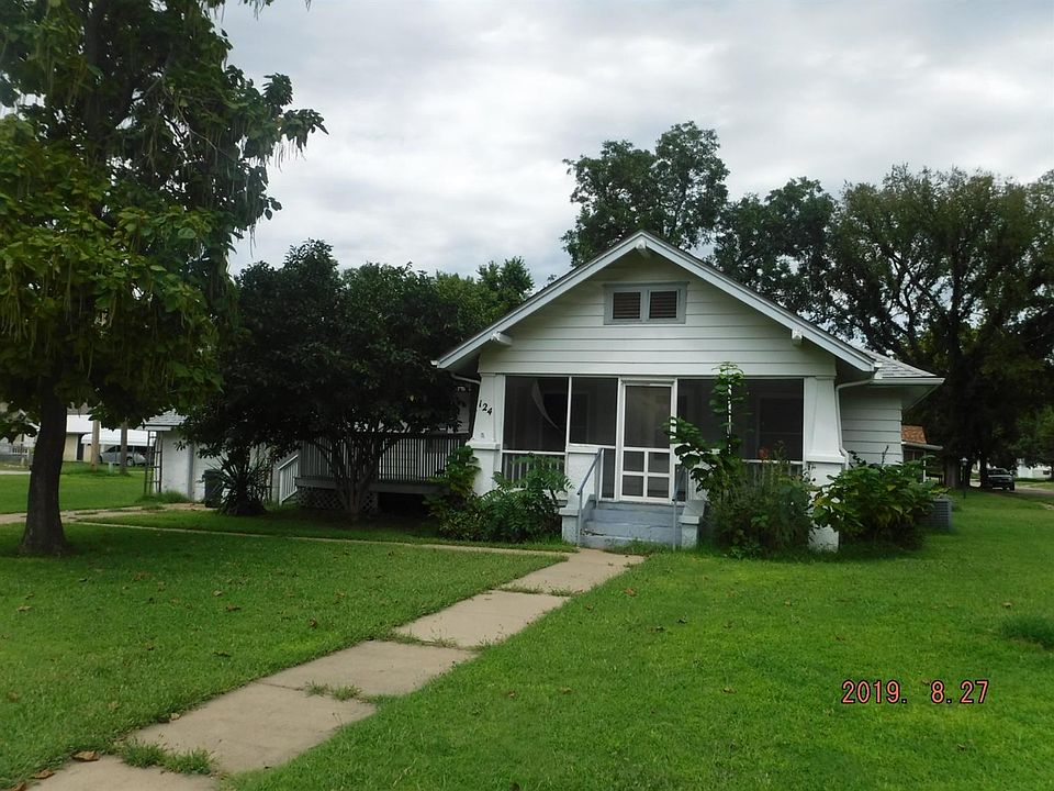 2nd image of 124 W Oak St