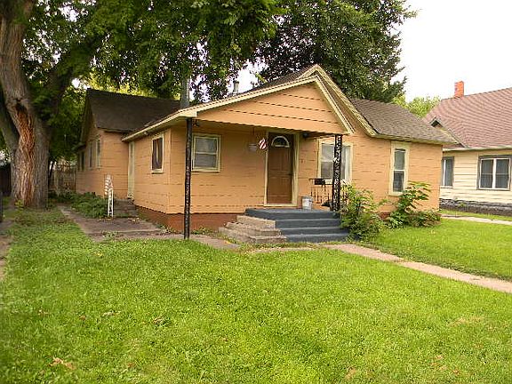 3rd image of 904 W 4th St