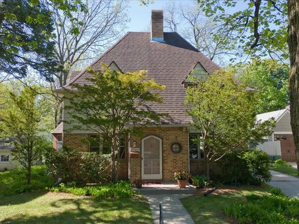 2303 Chamberlain Ave, Madison, WI 53726