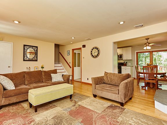 4th image of 18 Bryant Dr