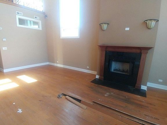 2nd image of 825 N Milwaukee Ave APT 4R