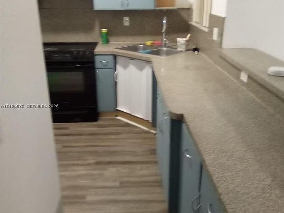3rd image of 609 SW 10th St #609