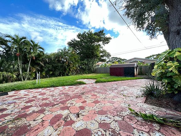 4th image of 2448 SW 42nd Ter