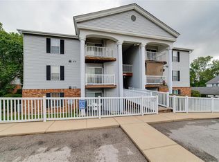 12401 Somerset Place Dr APT D, Saint Louis, MO 63128