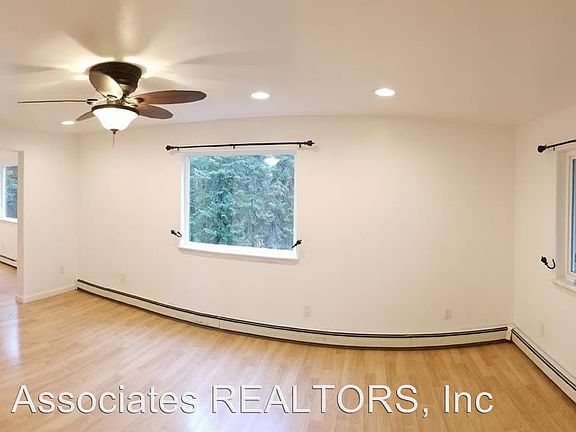 4th image of 2410 Maria St