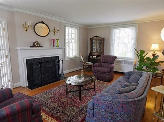 5th image of 4516 Newport Dr