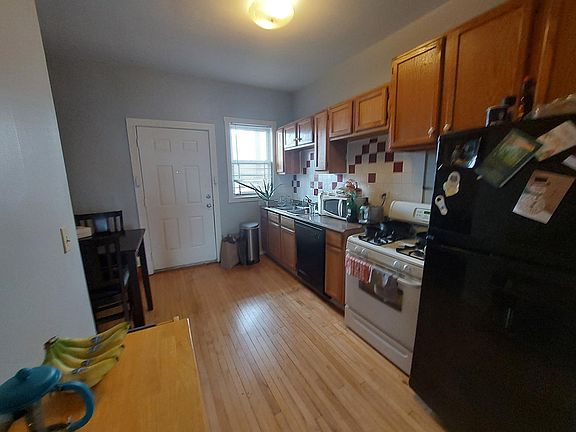 2nd image of 2552 N Hamlin Ave #2