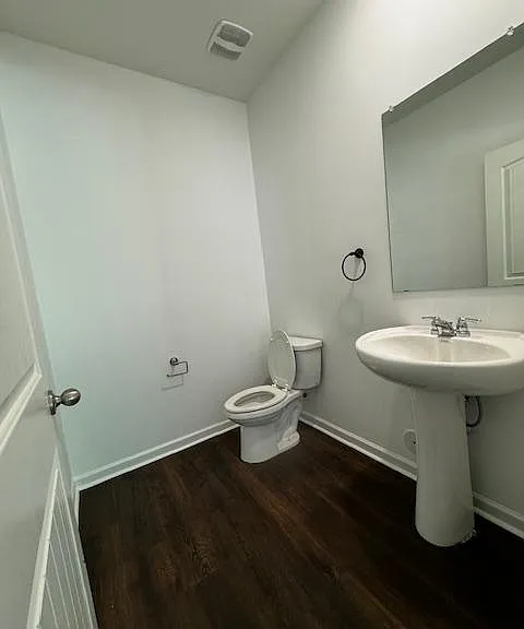 240 Chelsea Park Dr — Photo 32