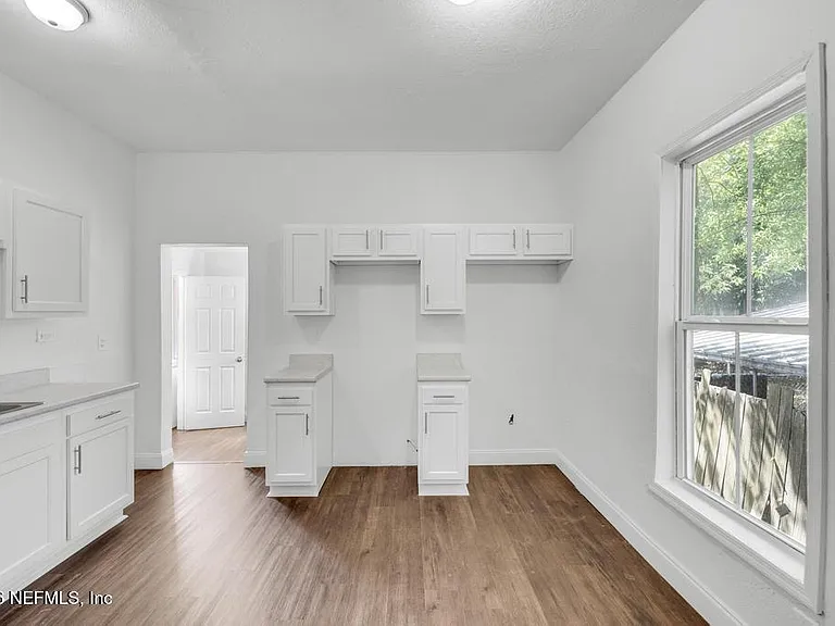 2410 McQuade St — Photo 16