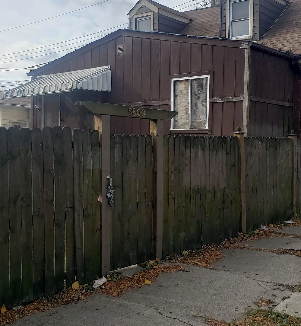 5800 S Talman Ave photo 1