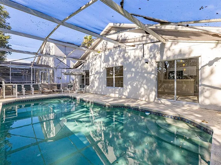 551 Castlemain Cir — Photo 3