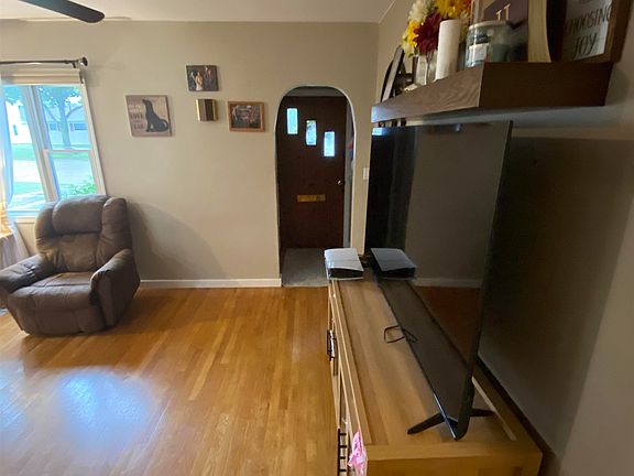 2nd image of 815 5th Ave SE