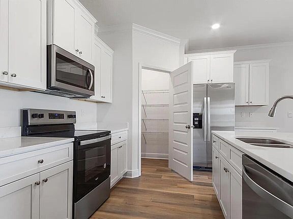 5th image of 137 Holley Grove Ln