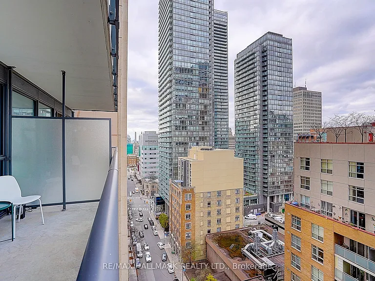 15 Grenville St #1406 — Photo 40