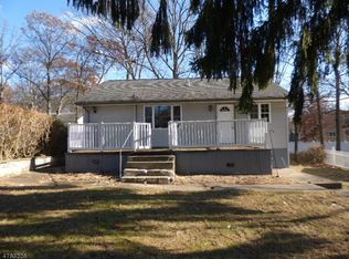 309 Elmira Trl, Hopatcong, NJ 07843