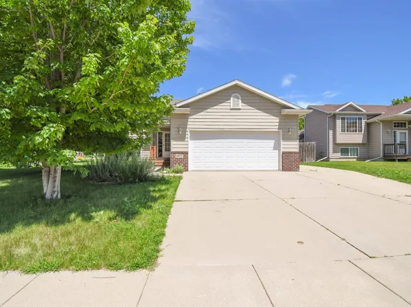 5604 W Pineridge Dr, Sioux Falls, SD 57107