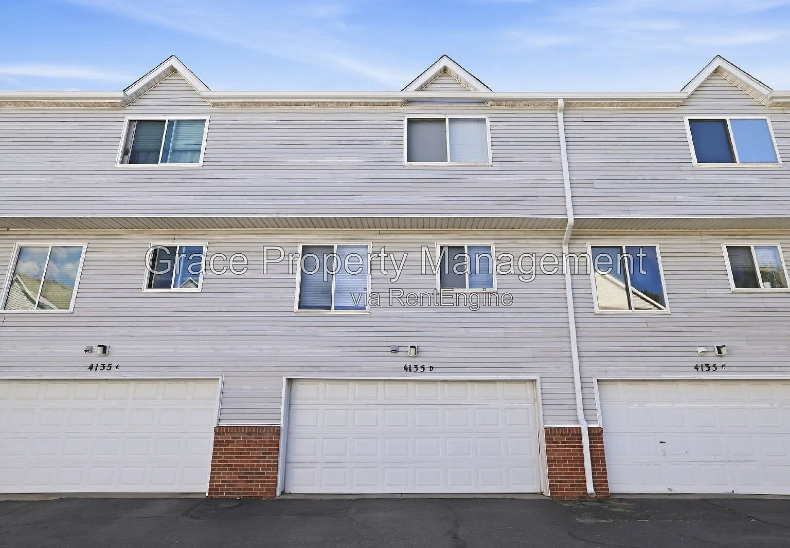 2 bed, 2.0 bath, 1428 sqft, $2,120 — Photo 2