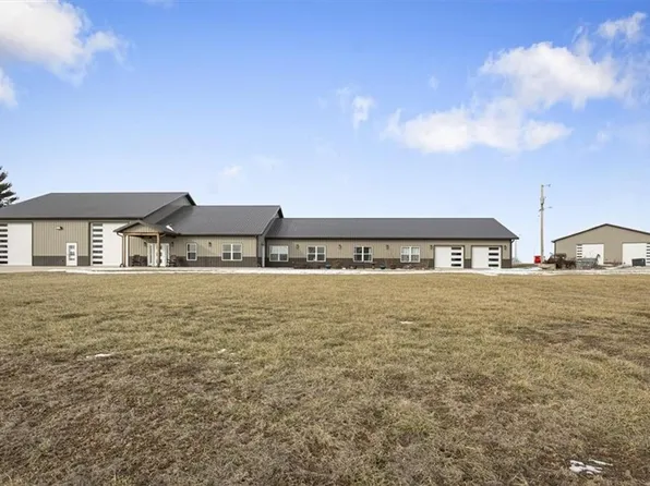 8944 Southpoint Dr, Richmond, MO 64085