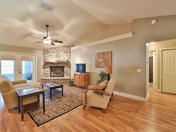 3rd image of 4611 SE 35th Ave