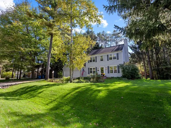 1749 Ives Ln, Suamico, WI 54173