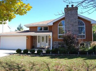 841 Kromray Rd, Lemont, IL 60439