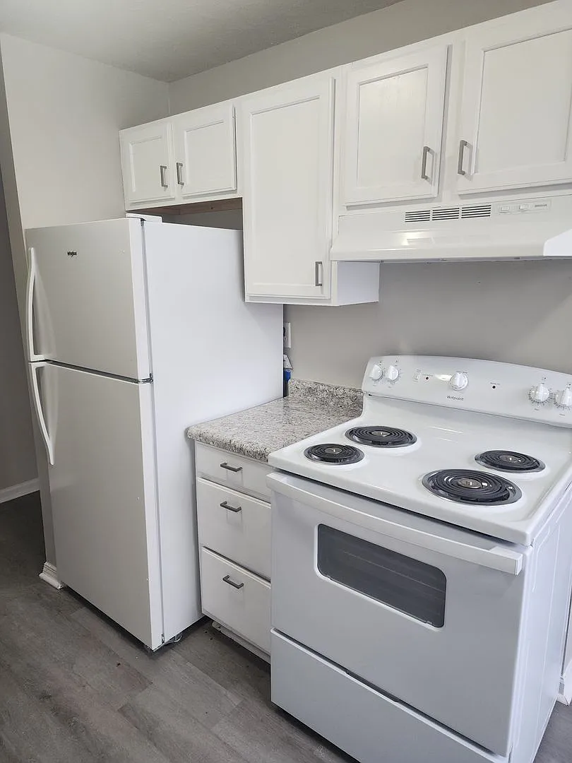 Washington Square Apartments — Photo 2