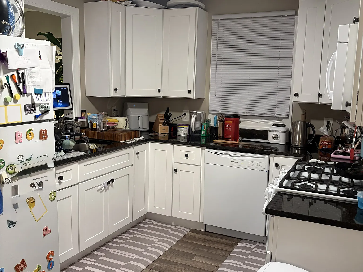 3 bed, 2.5 bath, 1450 sqft, $3,900 — Photo 3